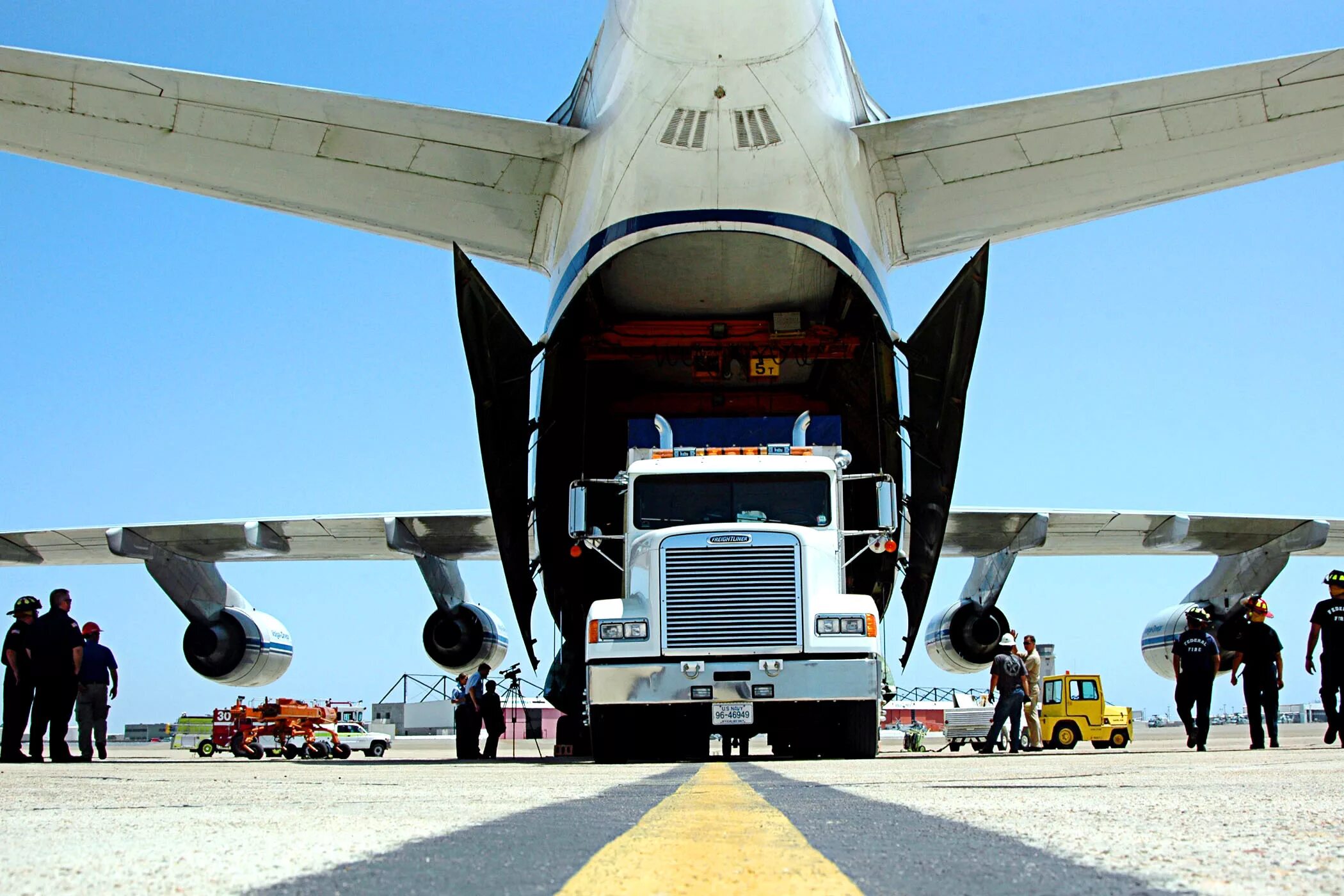 Транспортировка самолета. АН-124 транспортный самолёт.