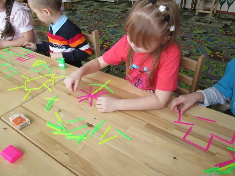 Счеты деревянные для дошкольников. Счетные игры для детей. Счетные палочки в детском саду. Счеты с цифрами. Счетные палочки для детей.