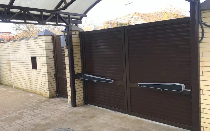 Ворота распашные металлические. М. Ворота распашные металлические. Распашные ворота 5500. Ворота распашные с калиткой 2000*2200мм.