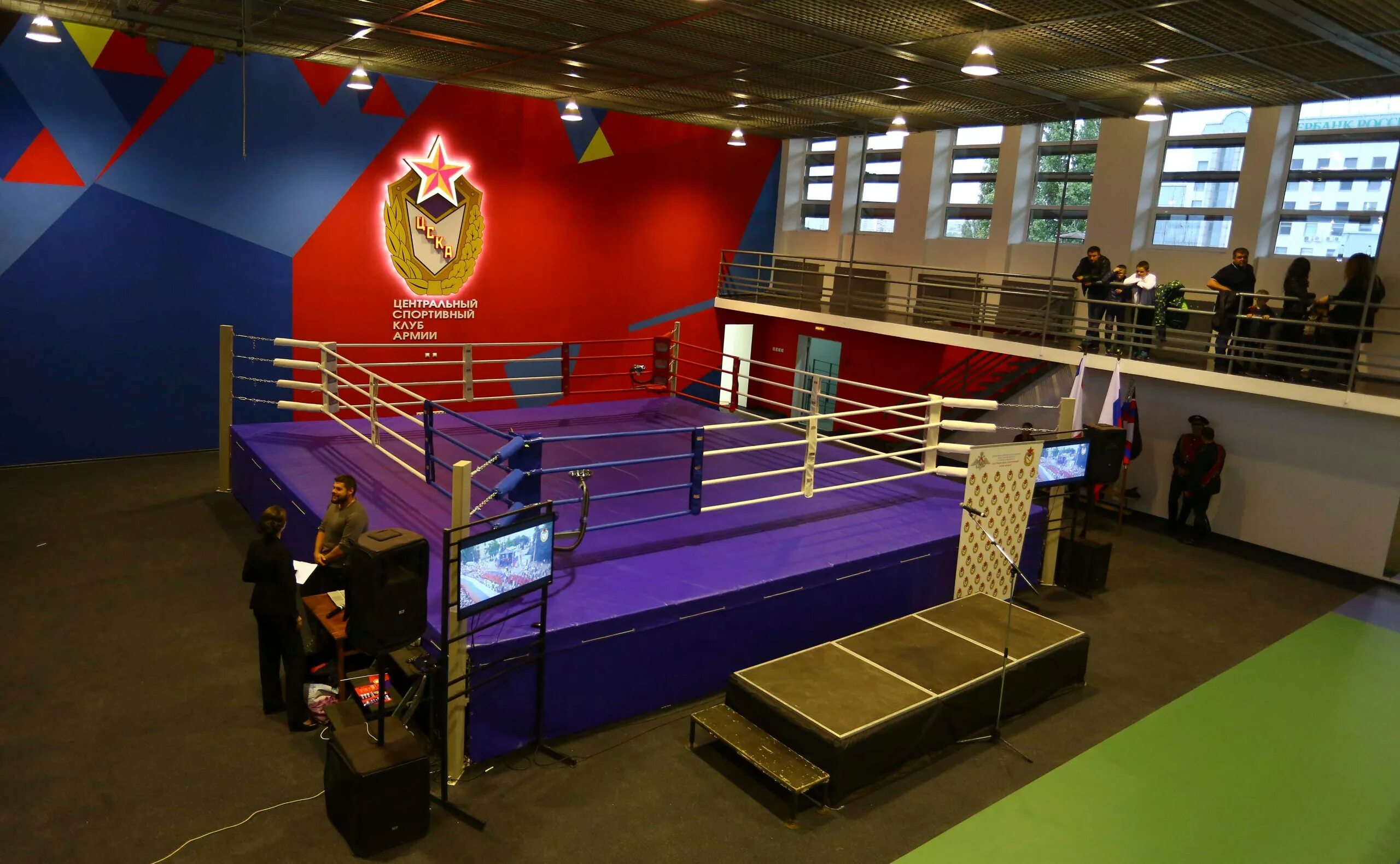 Зал бокса цска. Цска волгоград бокс. Цска волгоград бокс. Цска бокс. Эльбрус адыгезалов цска.