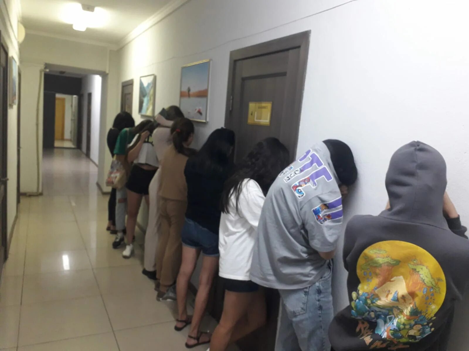 31 человек задержан в сауне. Проституция в казахстане. притон в сауне. занятие проституцией в админ праве.