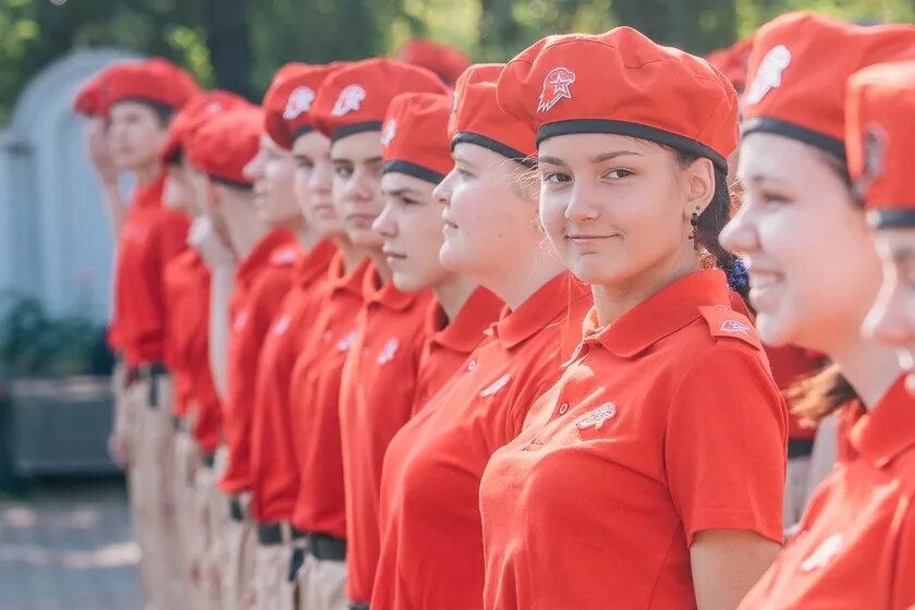 Детское движение в россии. Движение школьников юнармия. Движение школьников юнармия. Рекламный плакат юнармии. Движение школьников юнармия.