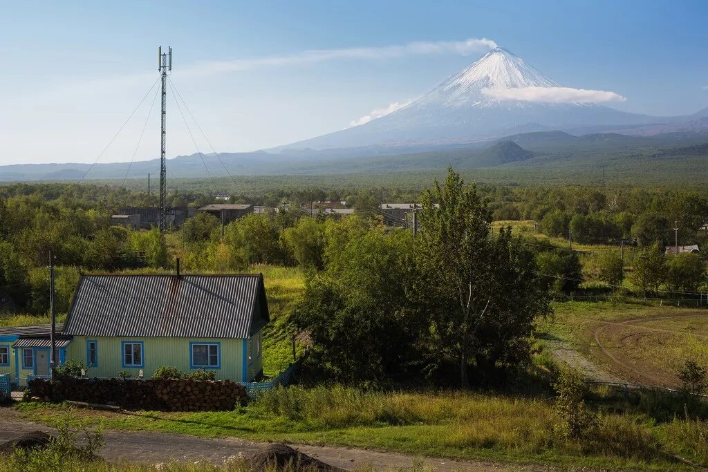 Поселки камчатского края. Село Эссо Камчатка. Посёлок ключи Усть-Камчатского. Поселок ключи Камчатка. Поселок ключи Камчатка Ключевская сопка.