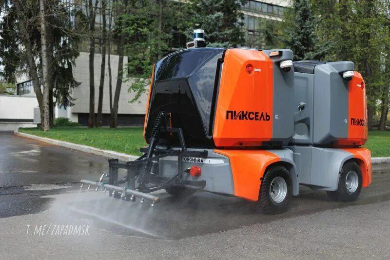 робот уборщик в москве. первый уличный робот уборщик. охранные роботы. робот уборщик улиц. роботы в москве на улице.