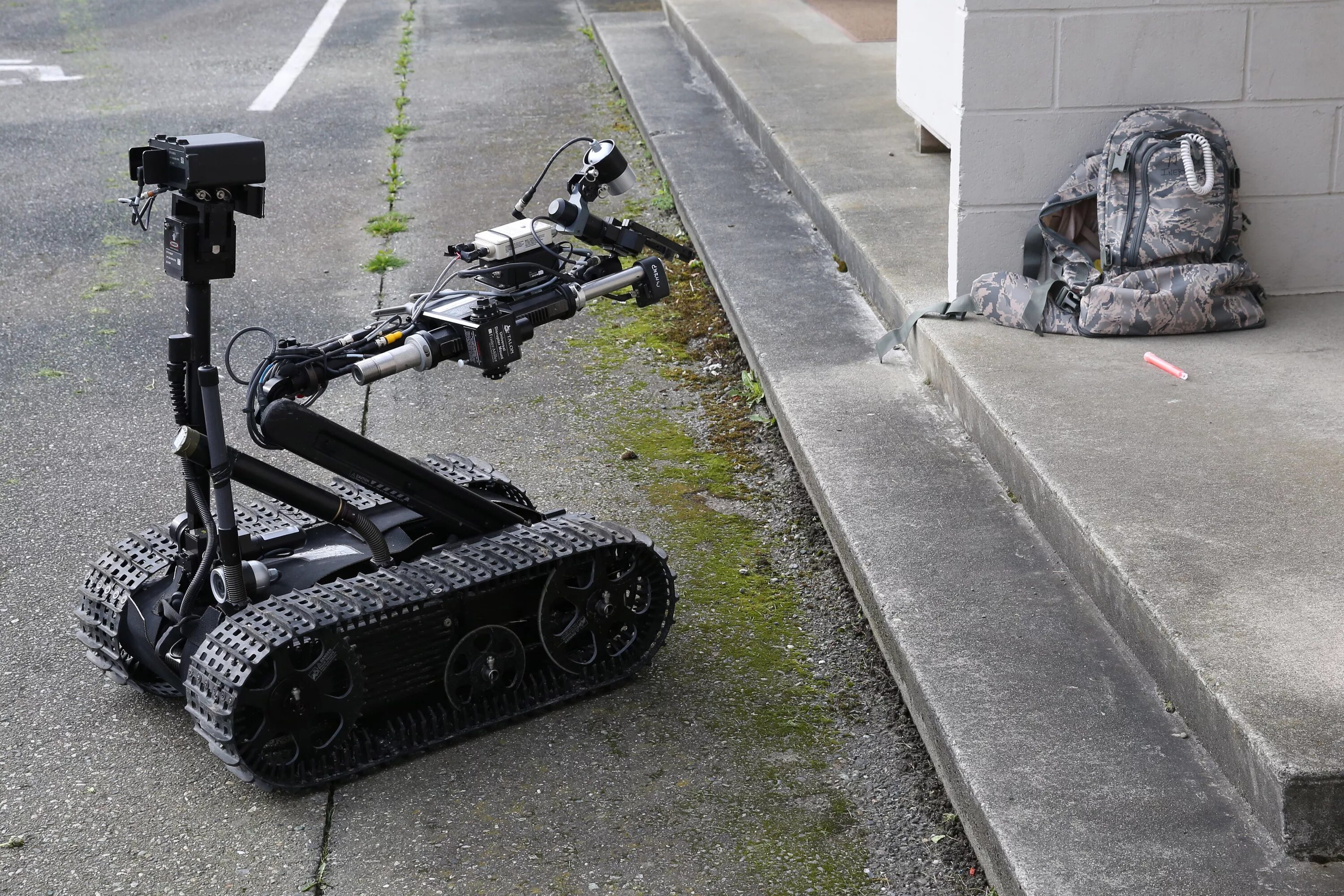 Что такое поисковый робот. Робот сапер варан. packbot робот. робот разминирования mmp 30 eod. военный робот talon.