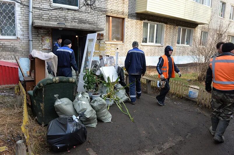 Выселение с предоставлением другого жилого помещения. Выселяют из жилья. Выселение из квартиры. Выселении квартир. Выселение квартирантов.