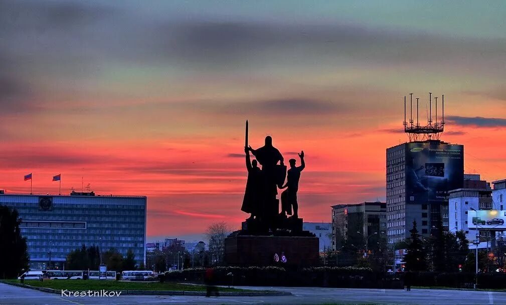 Памятник героям фронта и тыла Пермь. Пермь достопримечательности города. Силуэты пермских достопримечательностей. Пермь вектор достопримечательности. Чем знаменит пермский