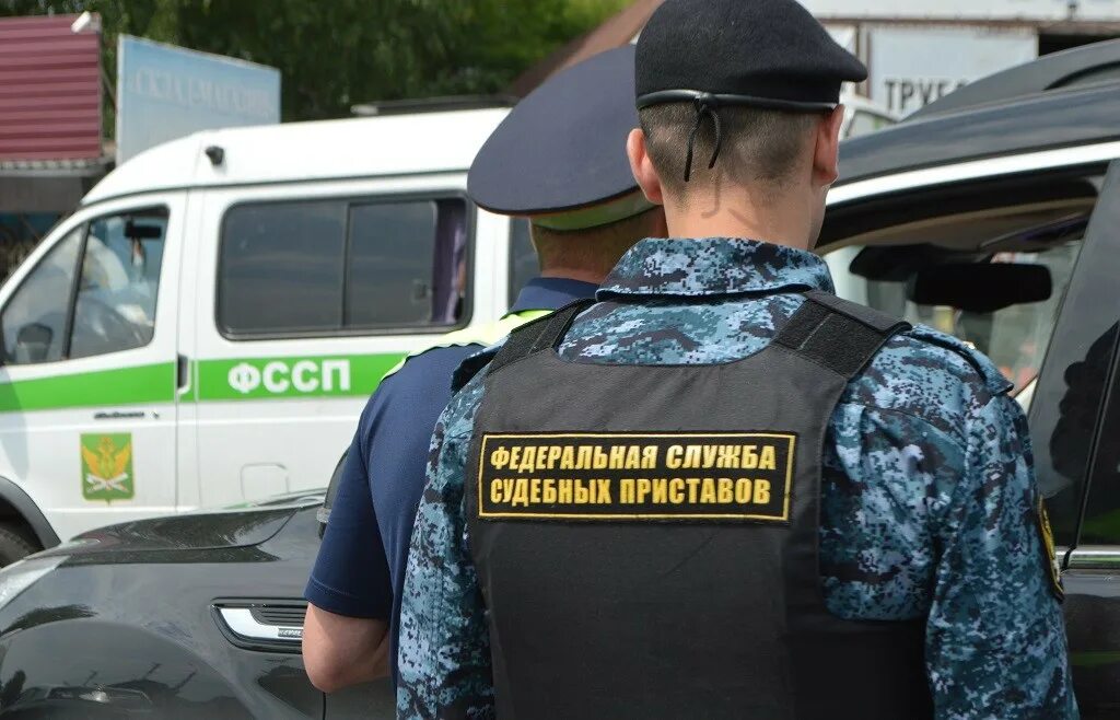 Приставы должны