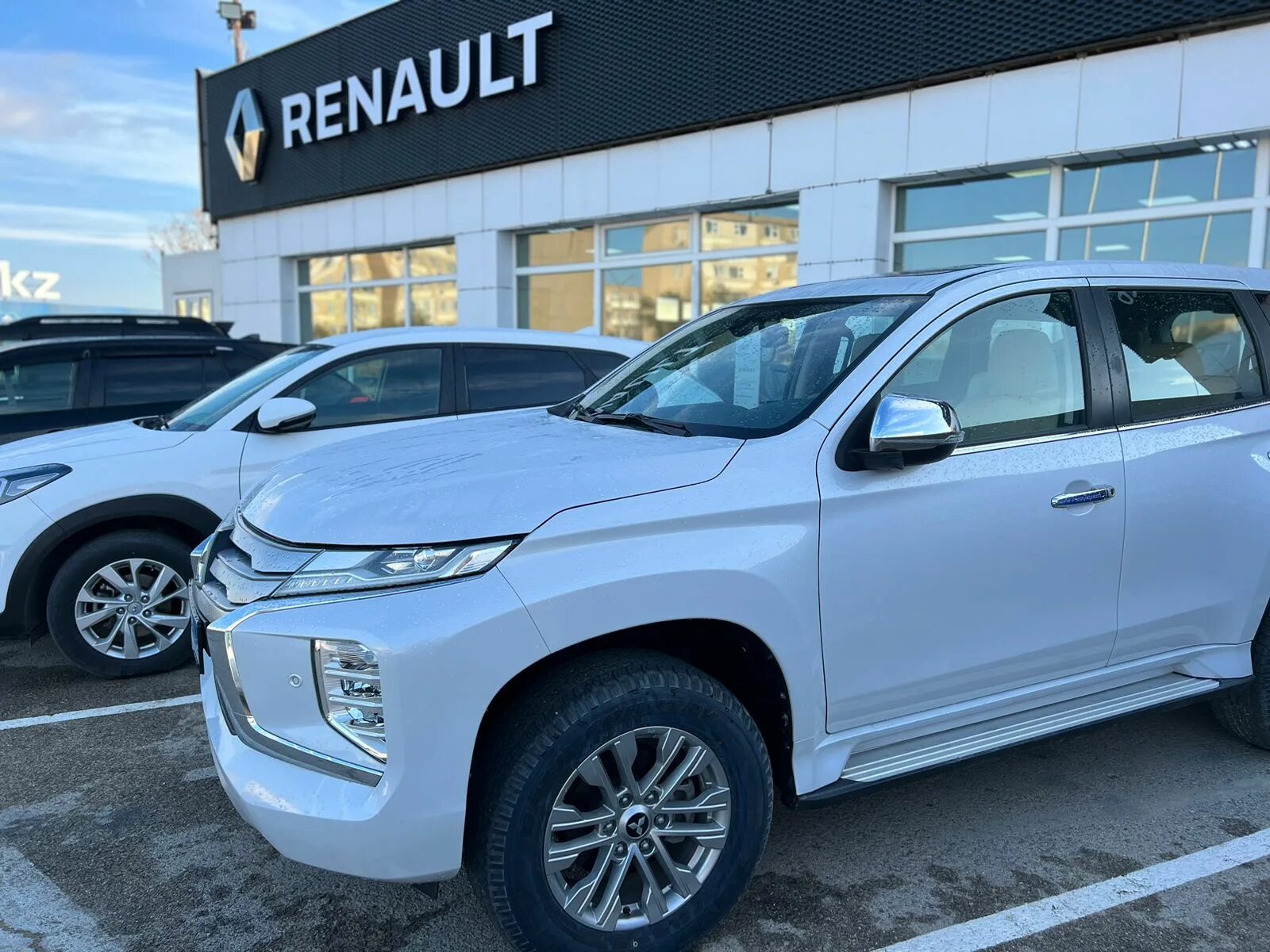 С. Aster kz. Реклама маркетплейса в машине. Aster логотип. Били акура 4.