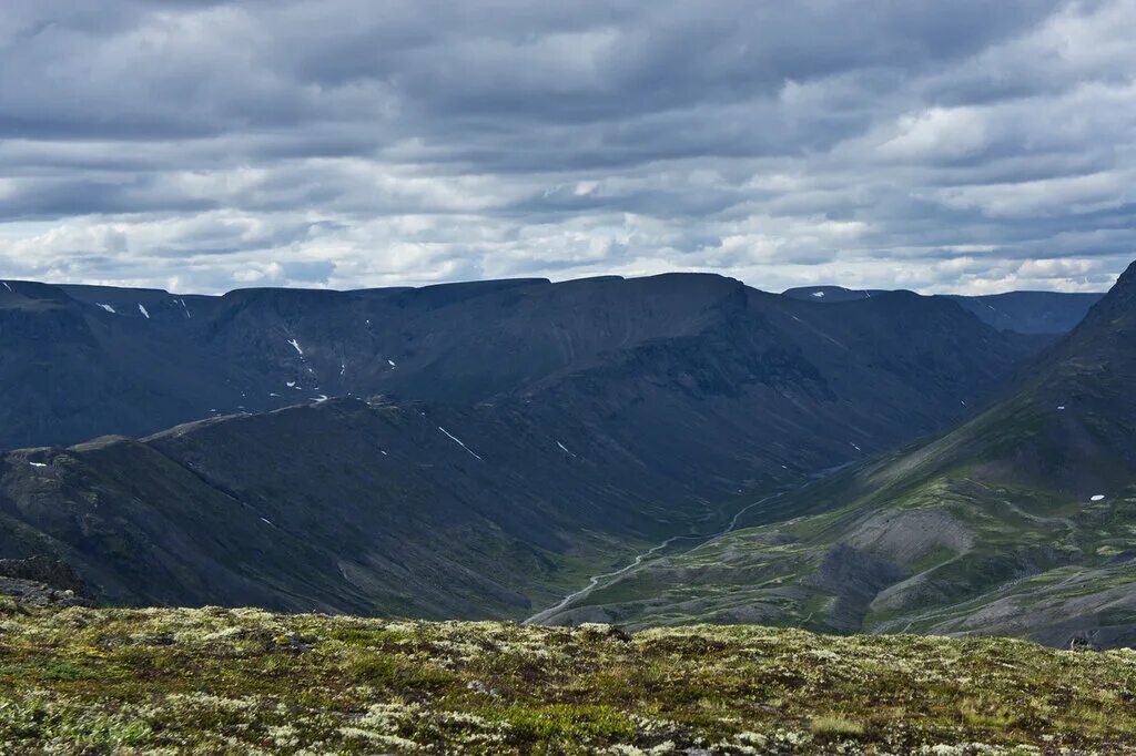 Имандра хибины мурманская область. Хибины тревел. Курумник хибины. Хибины поход. Хибины тревел.