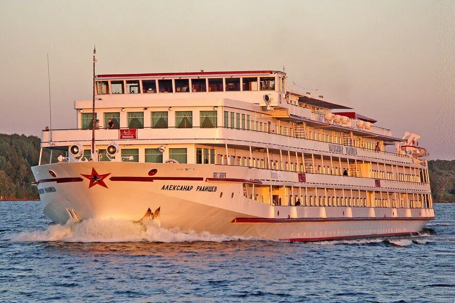 теплоход а. круизная компания водоходъ. теплоход генерал лавриненко. теплоход «октябрьская революция» саратов. мышкин самоход 2023.
