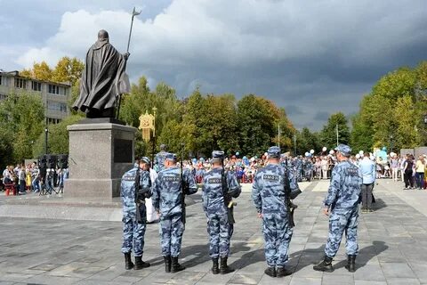 Площадь защитников отечества