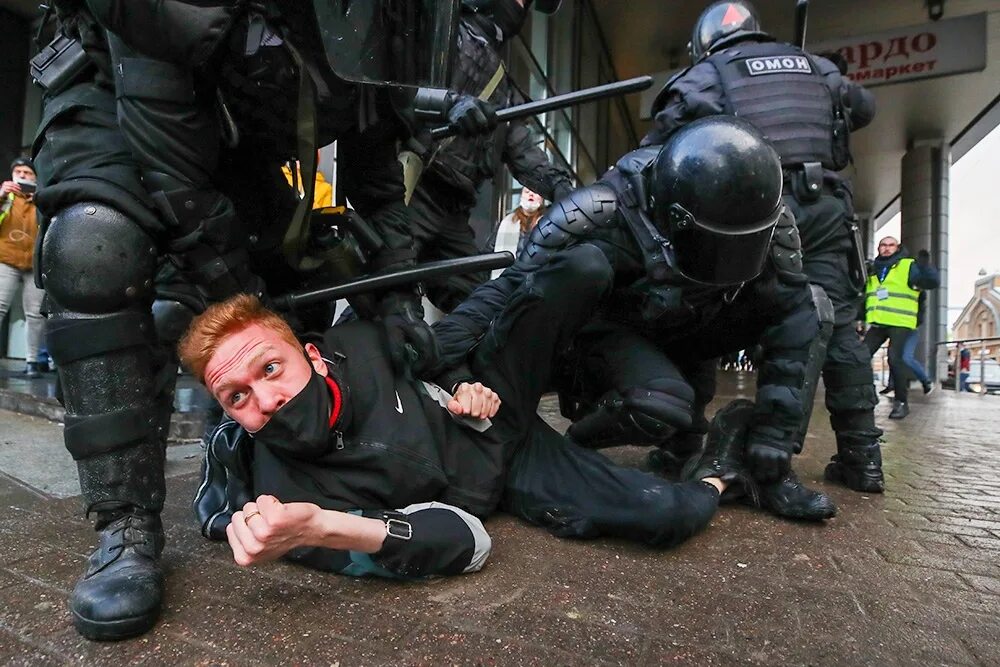 4 против полиции. 4 против полиции