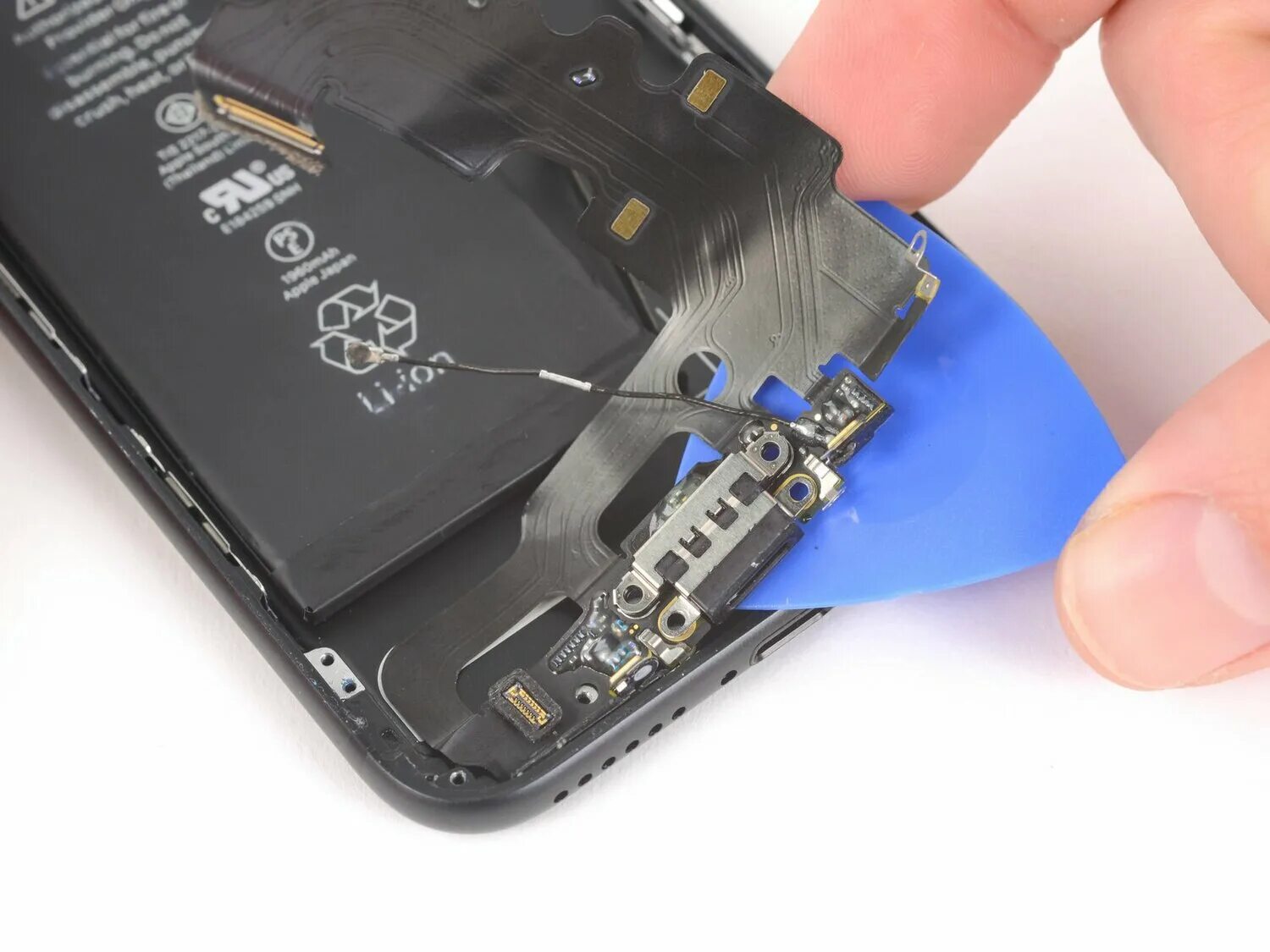 Гнездо питания на плате ноутбука. Айфон 5 гнездо. Сколько будет стоить ремонт гнезда. Айфон 5 гнездо. Iphone 6 разъем для наушников.