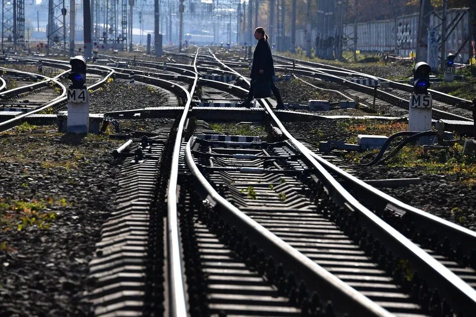 Случай на железной дороге. ЖД мост Белгород. Железнодорожные пути. ЖД дорога. ЖД полотно.