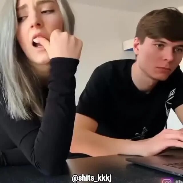 С евой элфи при парне