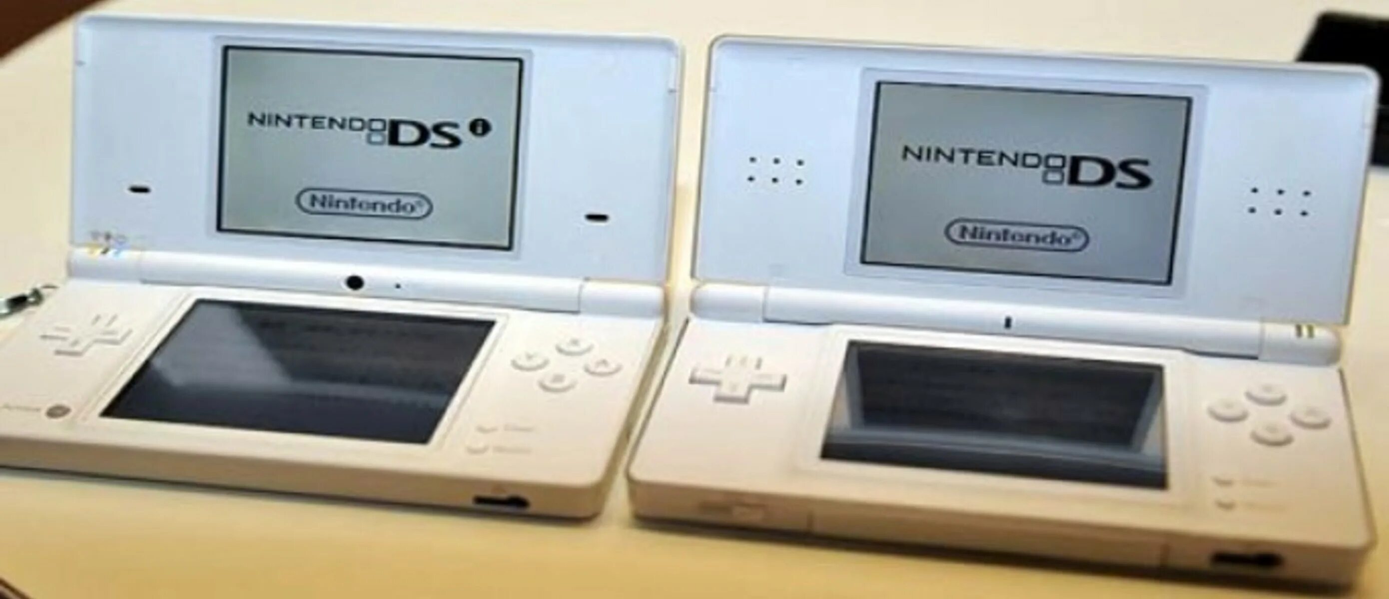 Nintendo ds обзоры. Nintendo DS Lite. Nintendo DS Lite vs Nintendo DSI. Nintendo DS Lite DSI. DS Lite vs DSI.