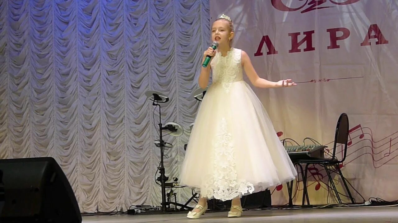 Песня хоть поверьте хоть проверьте но вчера. Исполнители золушки песня. песня золушка ютуб. видео песни золушки хоть поверьте. фото певицы песни про золушку.