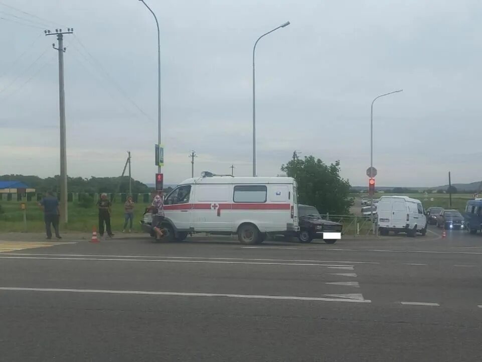 Врач попал в аварию. Авария в районе Кочубеевке Ставрополье. Скорая Ставропольского края машина. Авария со скорой Ставрополь. Авария со скорой помощью в Ставрополе.