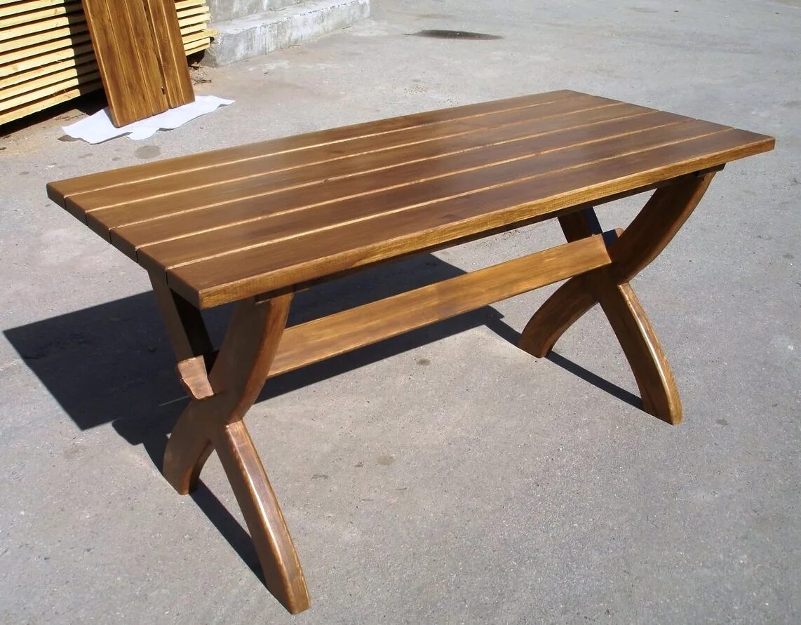 Уличный стол своими руками из дерева. Стол для дачи. Стол для дачи из дерева. Садовый столик из дерева. Столик уличный деревянный.