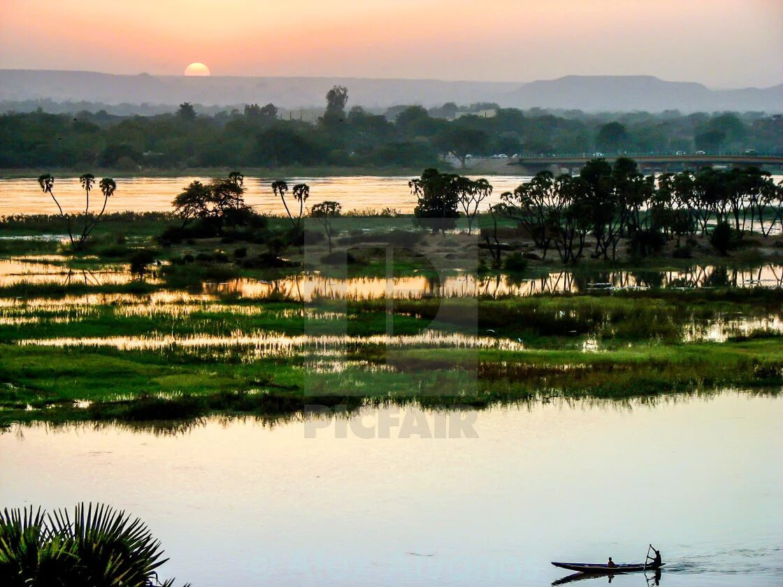 Africa river. Река Ниамей. Река Бенуэ Камерун. Река Сенегал в Африке. Национальный парк Бенуэ.