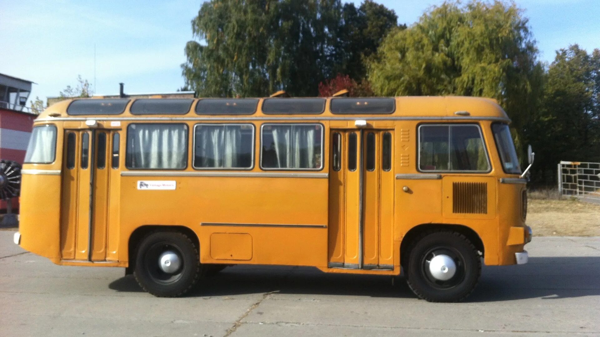 Автобусы старые дороги. ПАЗ-672 автобус. Желтый автобус ПАЗ 672. ПАЗ 672 специальная. Колеса ПАЗ 672.