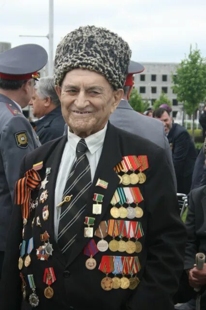 Ингуши ветераны участники великой отечественной войны. Ингуши ветераны участники великой отечественной войны. Ветераны великой отечественной войны чеченская республика. Парад победы в грозном 2015-. Ветераны вов чеченской республики.