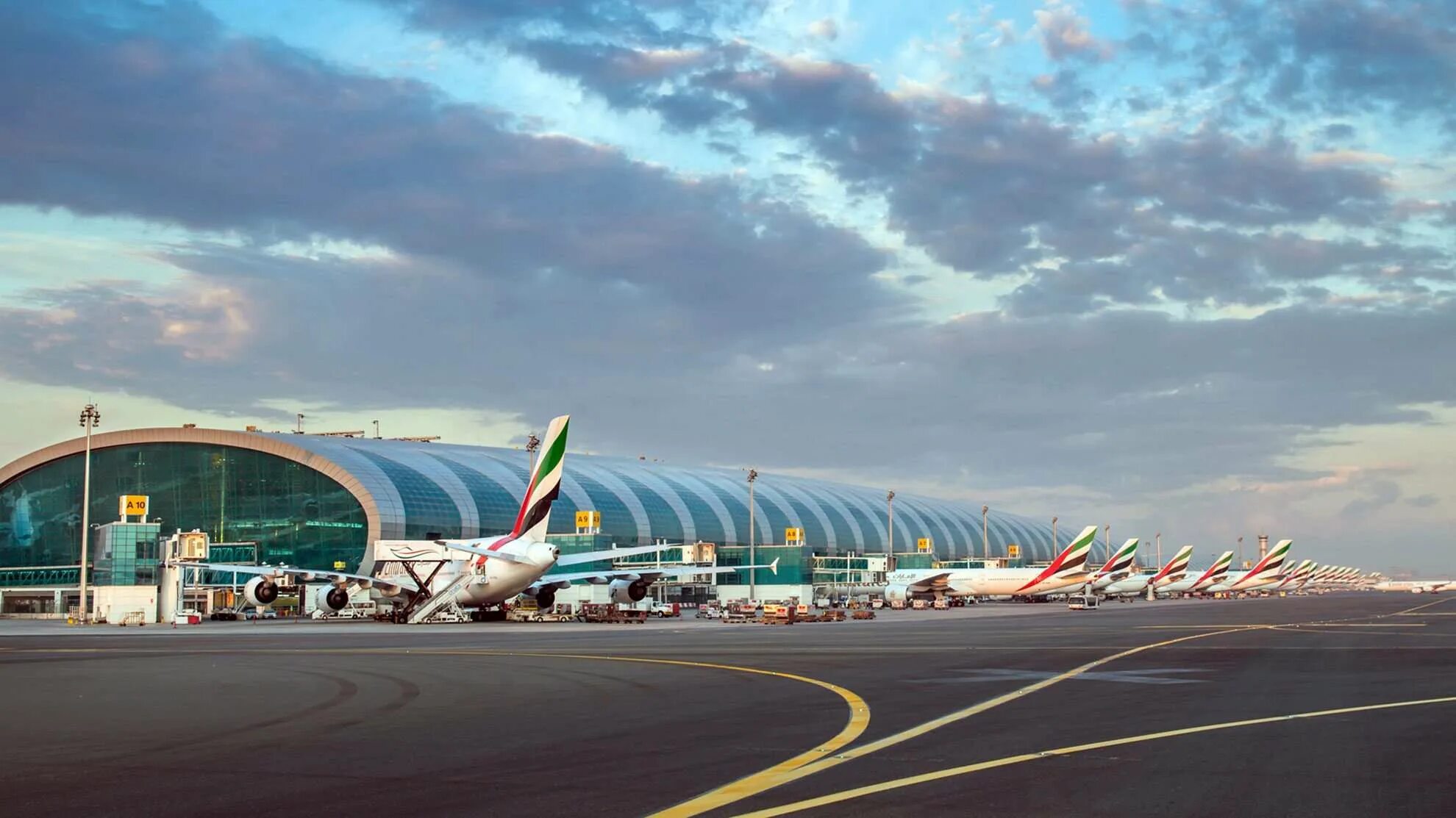 Арабские эмираты аэропорты международные. Международный аэропорт Дубай. Аэропорт Дубай (Dubai International Airport). DXB Airport Дубай. Дубайский Международный аэропорт (DXB), ОАЭ.