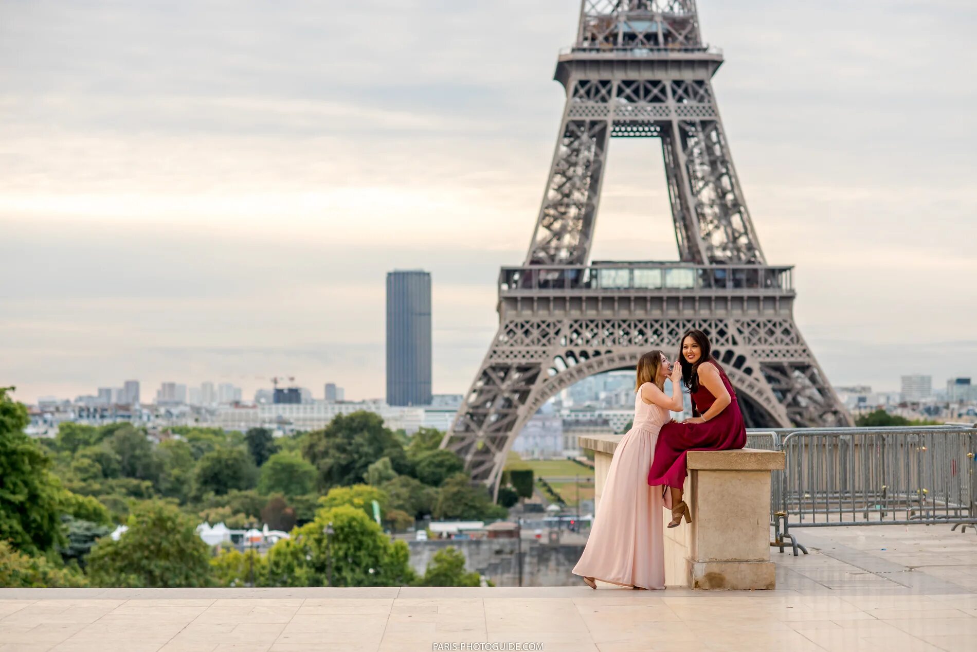 Фотосессия у эйфелевой башни. Девушка на фоне эйфелевой башни. Девушка на фоне эйфелевой башни. Фон парижа с эльфивой башней. «девушка в париже».