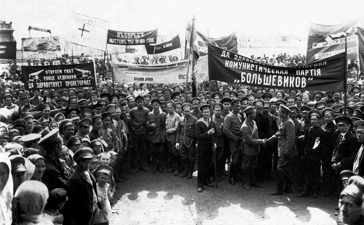 Демонстрация Большевиков 1917. Митинги Большевиков в 1917. Большевистская партия 1917. Партия против войны