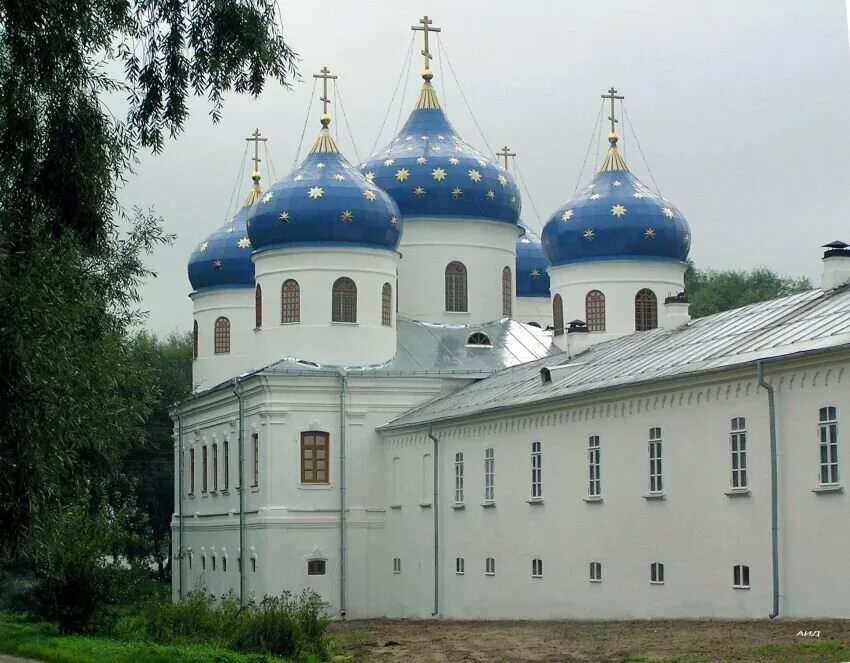 Мужской монастырь новгородская область. Свято-Юрьевский монастырь Великий Новгород. Юрьев монастырь Великий Новгород. Свято Юрьевский мужской монастырь в Великом Новгороде.