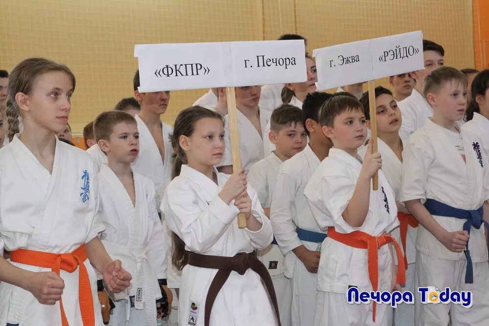 Карате коми. Каратисты на берегу. Карате коми. Посвящение в каратисты. Каратэ усинск.