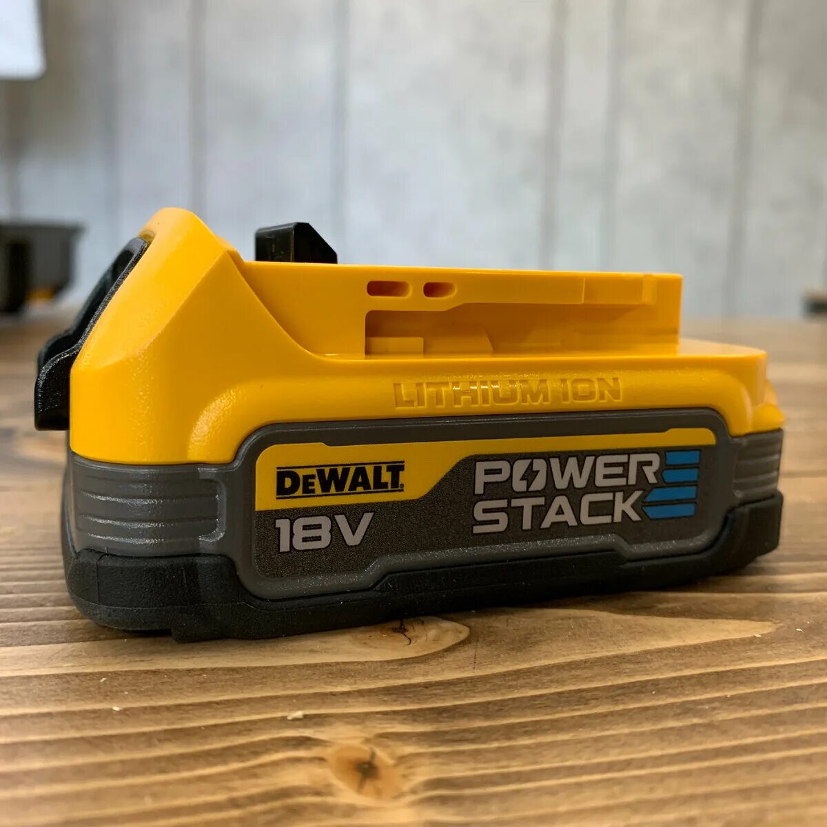 Dewalt power stack. Dewalt батарея power stack. dewalt powerstack аккумулятор. аккумулятор деволт 18 вольт.