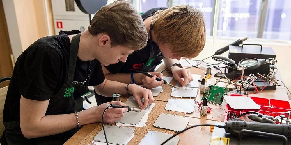 Эра инженеров экскурсия. Ул изобретателей. Художественный колледж воронеж. Улица изобретателей челябинск. Челябинск улица изобретателей 54.