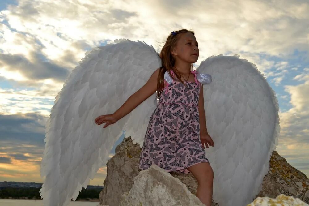 литтл энджел. с крещением дочки поздравления. ребенок ангелочек. ангел. ангел с крыльями.