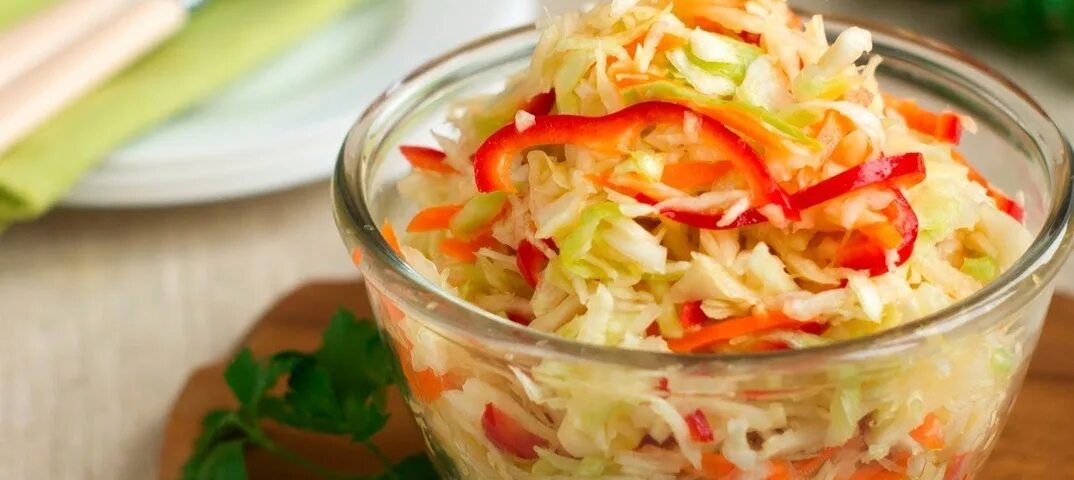 Быстро маринованная пекинская капуста. Маринованная пекинская капуста. Китайская капуста маринованная. Салат с китайской капустой. Капуста пекинская квашеная быстрого.