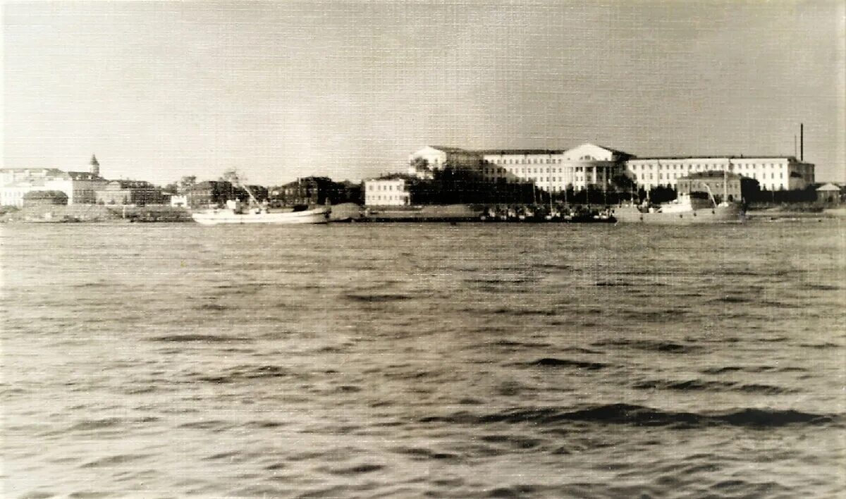 Набережная северной двины лет. Набережная северной двины 28 архангельск. набережная северной двины архангельск в 1926 году. архангельск набережная северной двины. архангельск вид на северную двину.