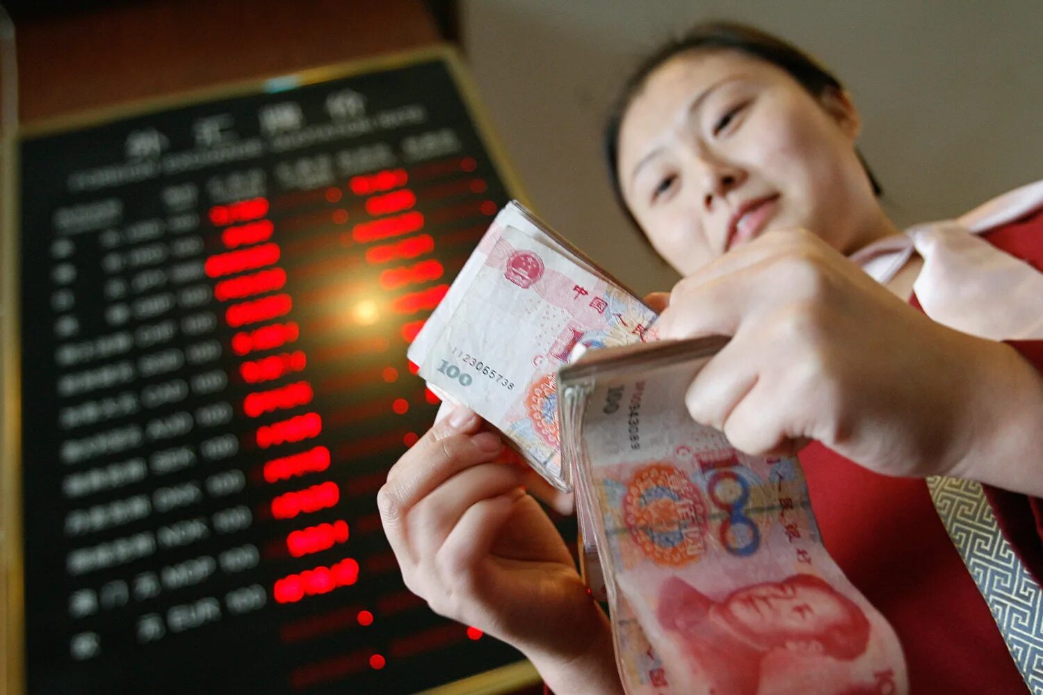Обменять китайские юани. Китай финансы. Юань. Обмен валюты в Китае. Тайвань финансы.