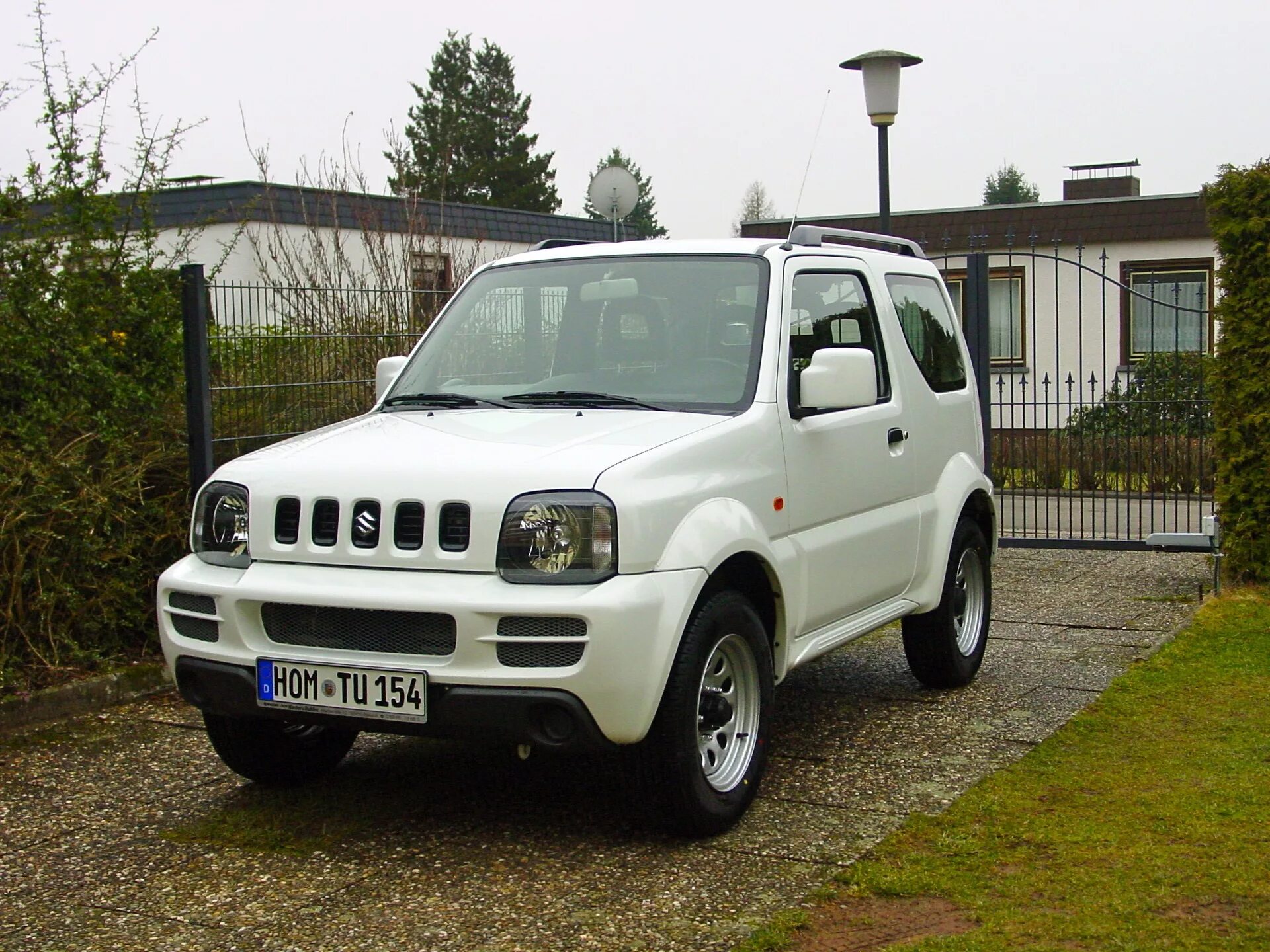 Куплю сузуки джимни б у. Suzuki Jimny 2011. Сузуки Джимни 1. Suzuki Jimny белый. Suzuki Jimny белая 2011.