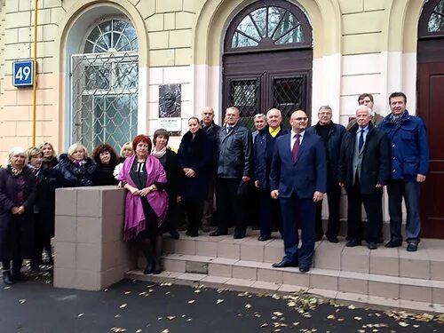 юрист юристу рознь. санкт-петербург апраксин переулок 11 новиков и партнеры. на приеме у юриста россия обычное фото. адвокаты москвы. единый день консультаций.