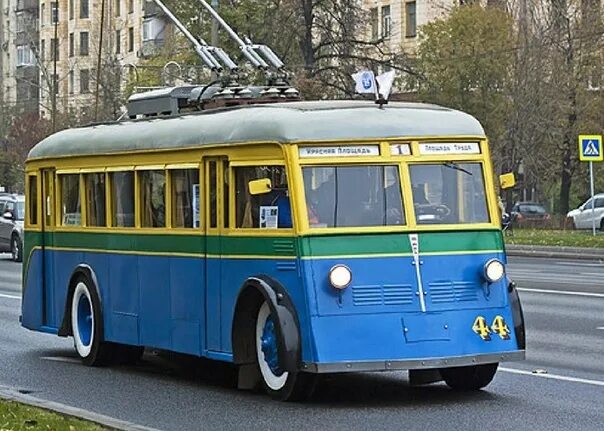 13 день троллейбуса. Древний троллейбус. День троллейбуса. День рождения троллейбуса. Троллейбус 13.