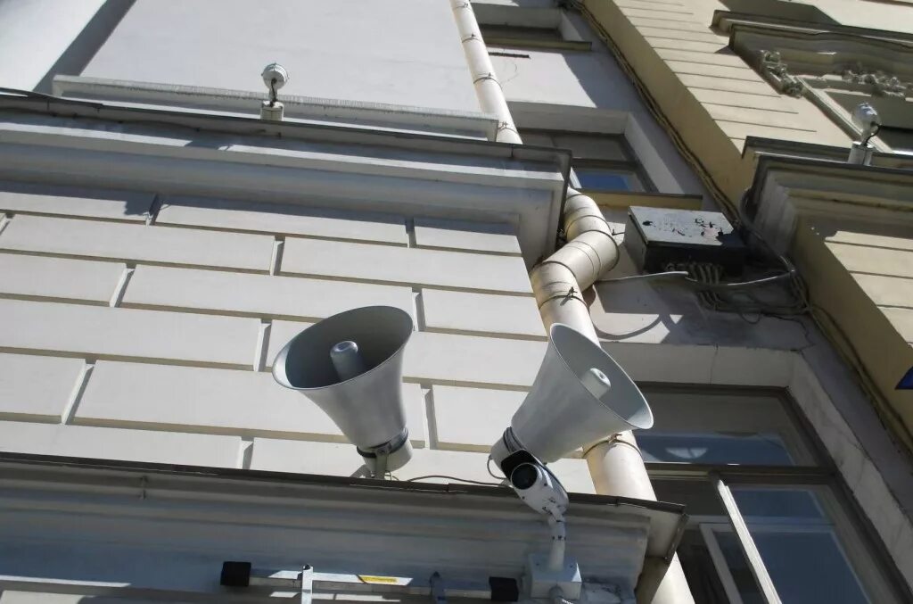 уличные громкоговорители для систем оповещения. громкоговорители для оповещения. городская система оповещения. система оповещения санкт петербурга. система оповещения населения.