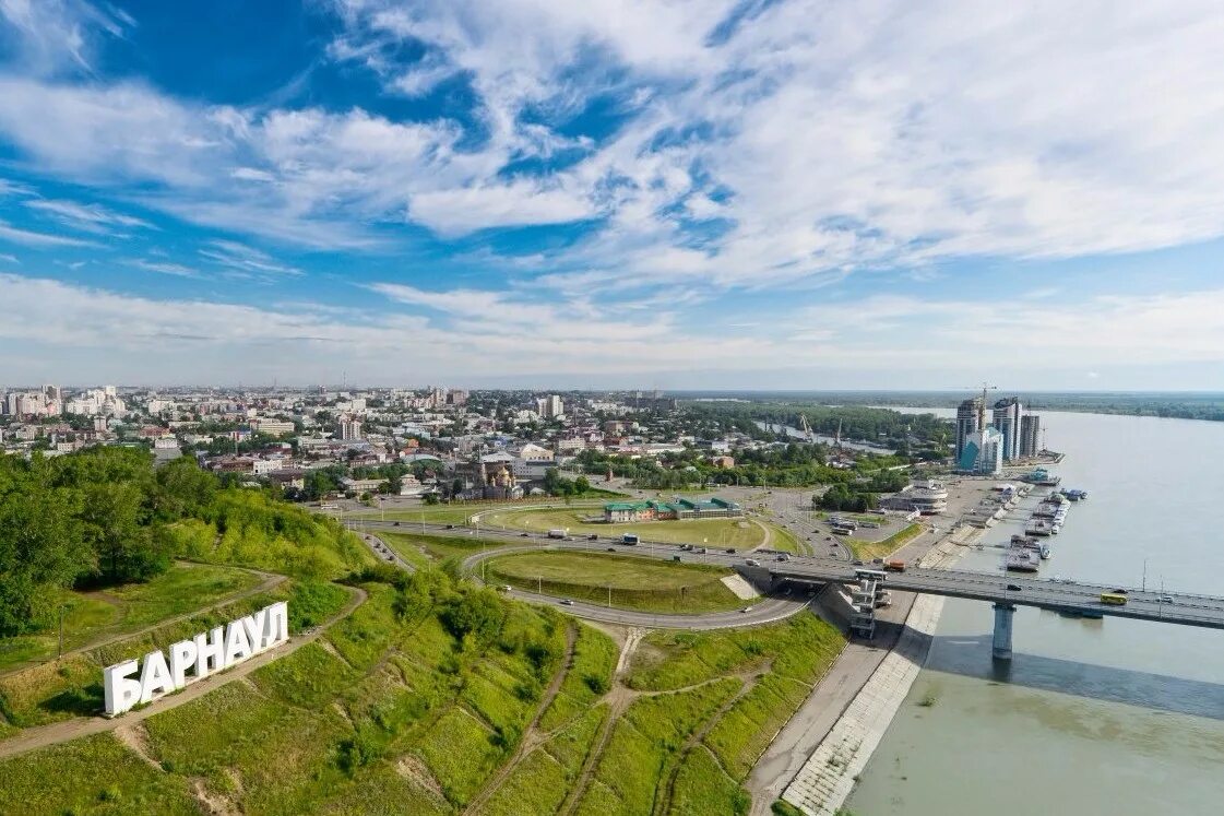 Город Барнаул Алтайский край. Город Барнаул с горы. Столица Алтая Барнаул. Достопримечательности Барнаула Алтайского края.