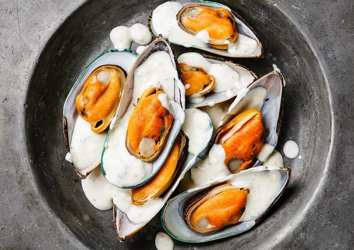 Мидии mussels. Мидии киви на полустворке. Мидии на льду. New zealand greenshell mussels. Королевские мидии.