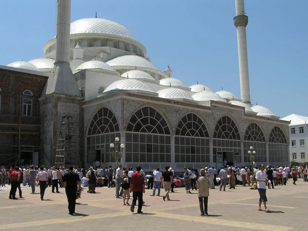 Джума дагестан. Джума мечеть Дагестан. Мечеть Джами в Ташкенте. Мечеть Центральная Джума-мечеть. Центральная мечеть Махачкала.