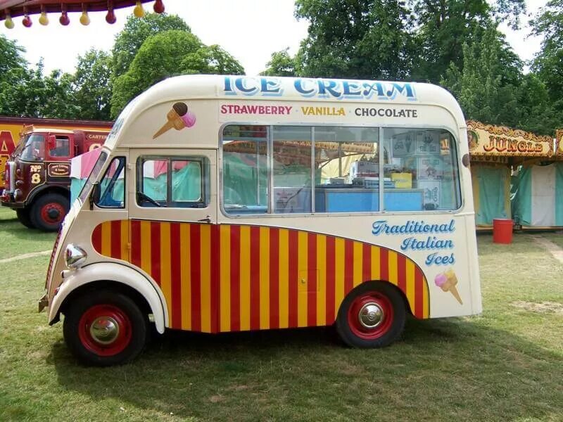 Машина мороженщика. Фургон мороженое. Вагончик мороженого. Фургон мороженщика. Фургон с мороженым.