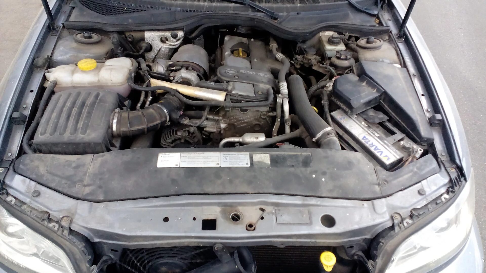 Опель Омега , мотор 2.2 бензиновый. Opel Omega b 2001 Motor. Opel Omega b подкапотное. Опель Омега б 1995 мотор. Омега б 2.2 дизель