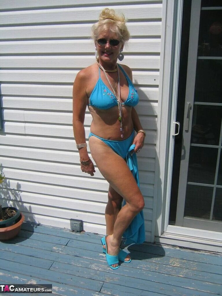 Тампа трейси трио матуре. Пожилые женщины в бикн. Katheryn granny. Blonde mature granny. Грэнни эффи.