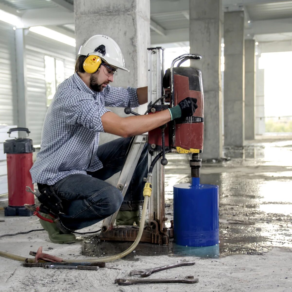 Дисковая пила для бетона. Строительное оборудование. Дрель алмазного бурения алтеко. Виброрейка husqvarna bv20g. Алмазное бурение спецстройтех.