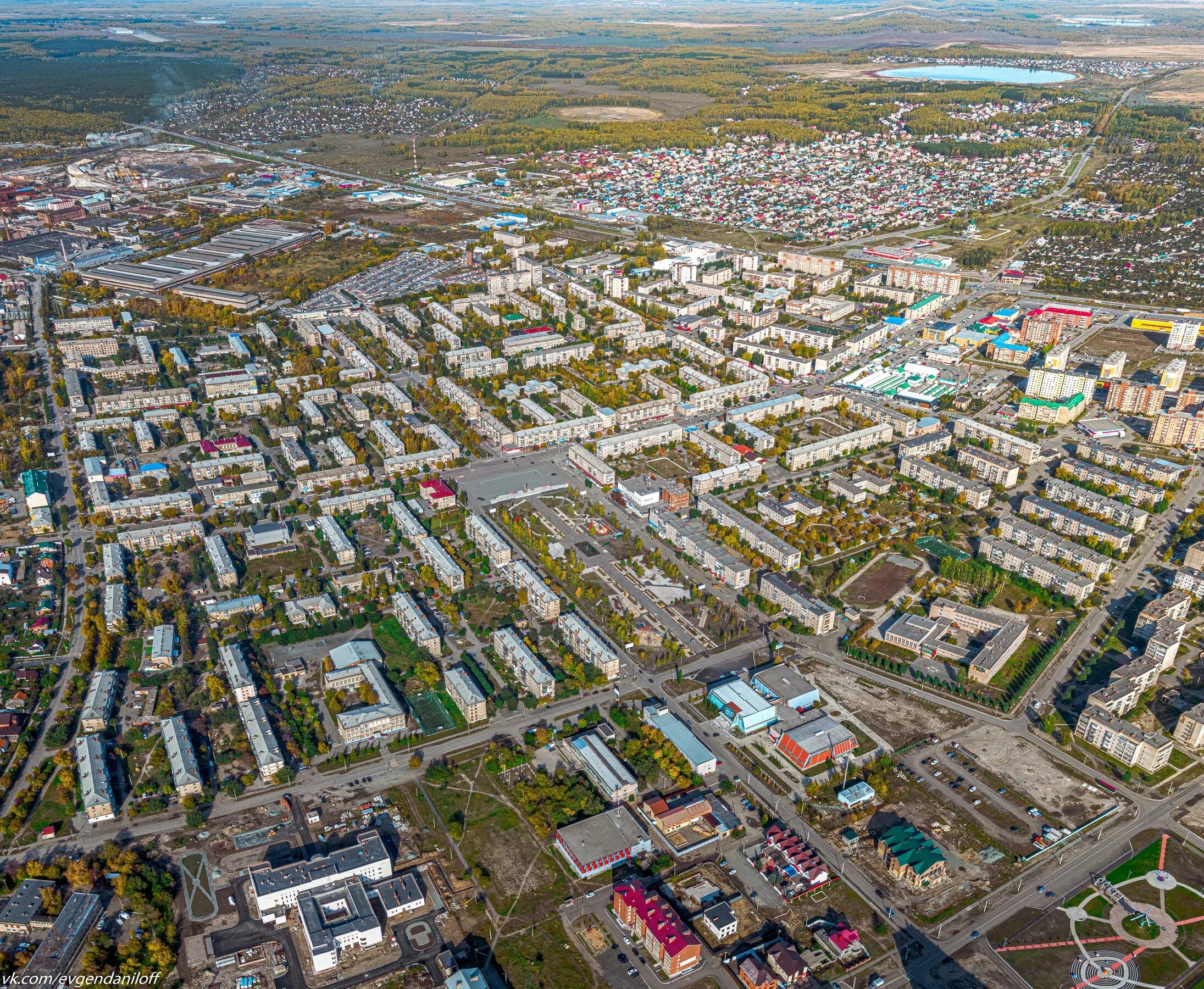 Проект города челябинской области. Город Южноуральск Челябинская область. Южноуральск площадь города. Памятник Ленину Южноуральск. Челябинск Южноуральск население.